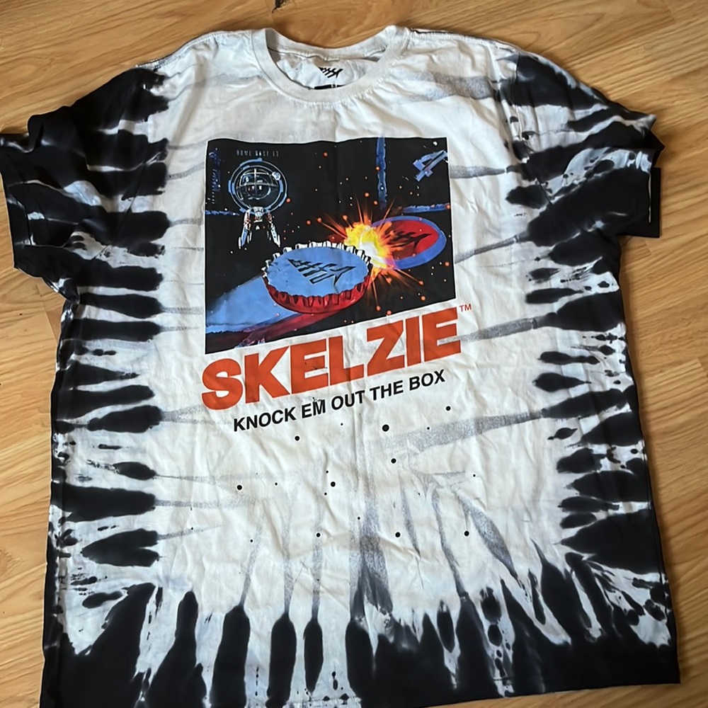Paper planes Mens graphic tee size 2xl brand new